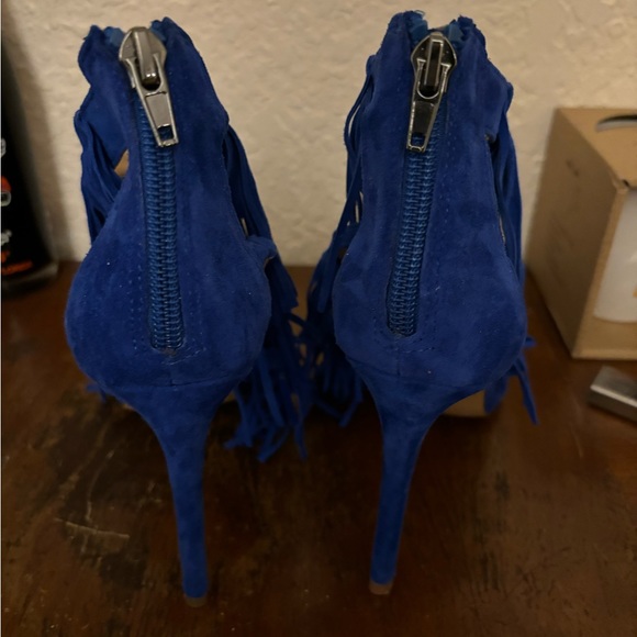 Steve Madden Size 8 Fringly Electric Blue Strappy Fringed High Heel Sandals - Picture 2 of 6